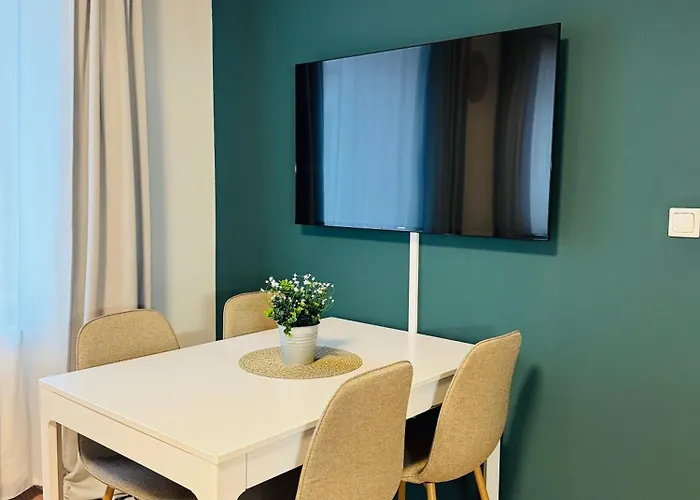 White - Statement شقة